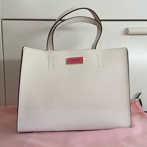 Gently used white Kate Spade bag!